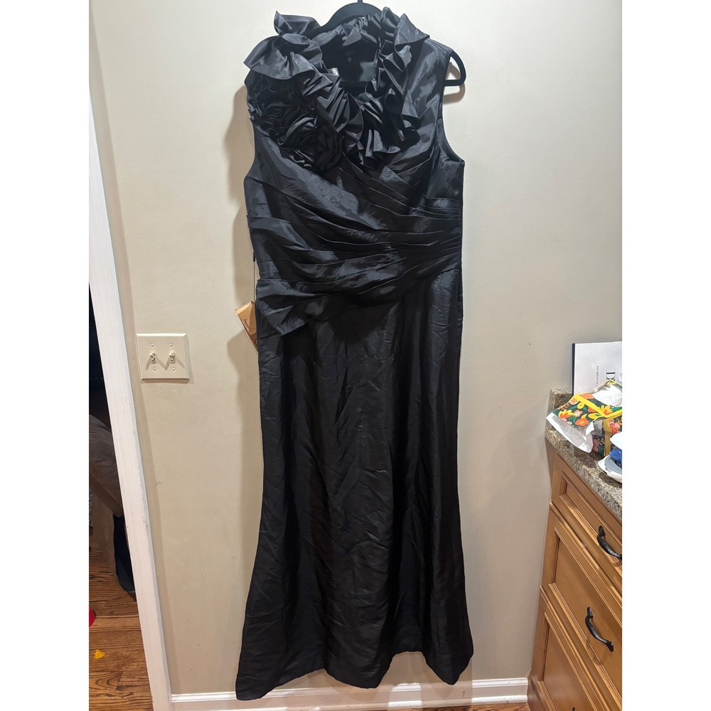 NWT JJs House Black Ruffle Rosette Neckline Formal Evening Gown Dress 18W